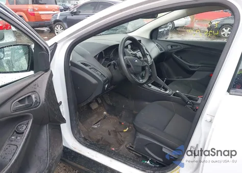 2017 Ford Focus S z USA, uszkodzony, nr VIN 1FADP3E20HL302784